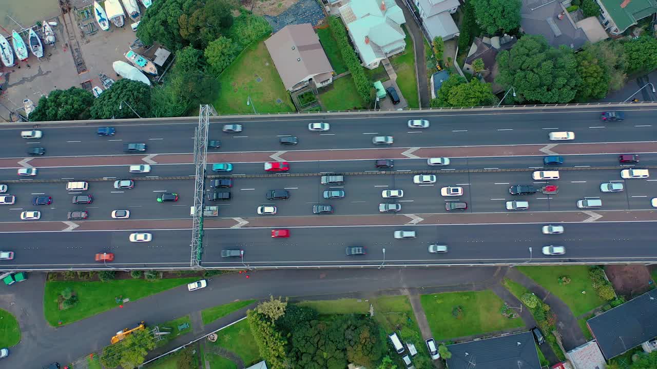 北方高速公路上的交通视频素材