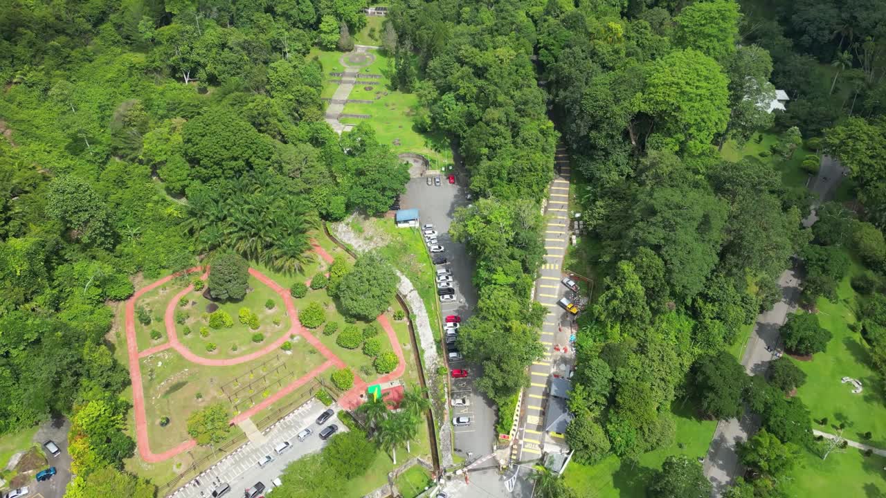 郁郁葱葱的植物园鸟瞰图视频素材