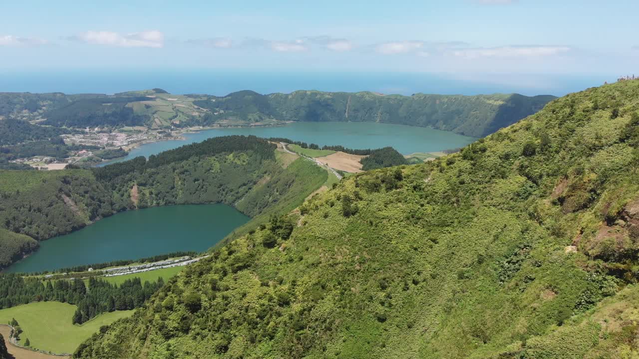 葡萄牙亚速尔群岛Azul湖的俯视图。葡萄牙自然，死火山。4 k视频素材