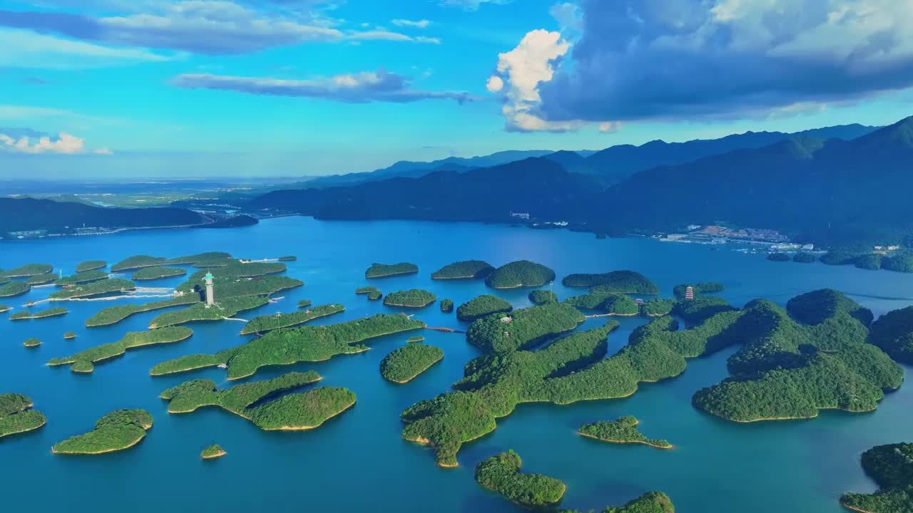 蓝天白云，千岛湖风光航拍视频素材