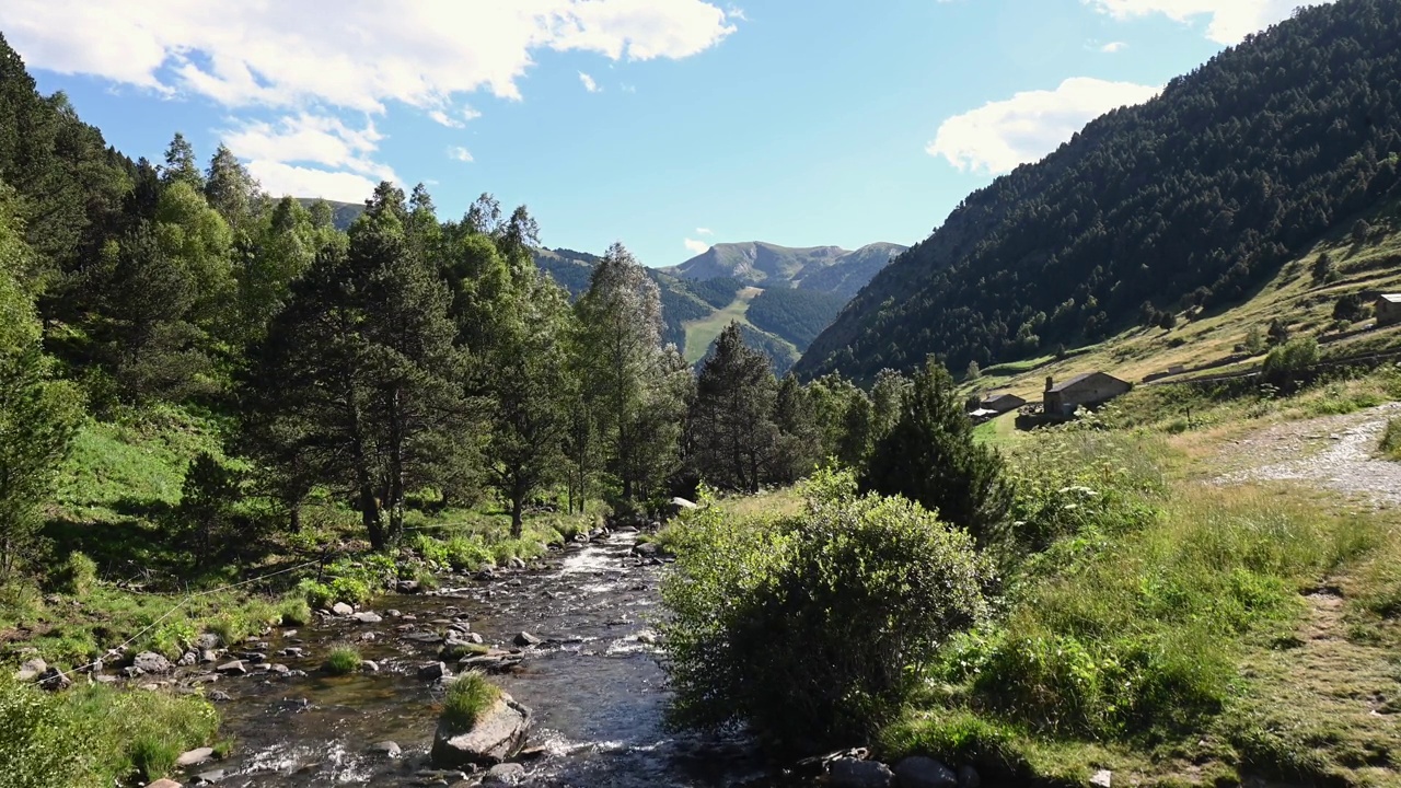 安道尔的英格斯山谷的夏天。Vall d ' Incles，安道尔视频素材