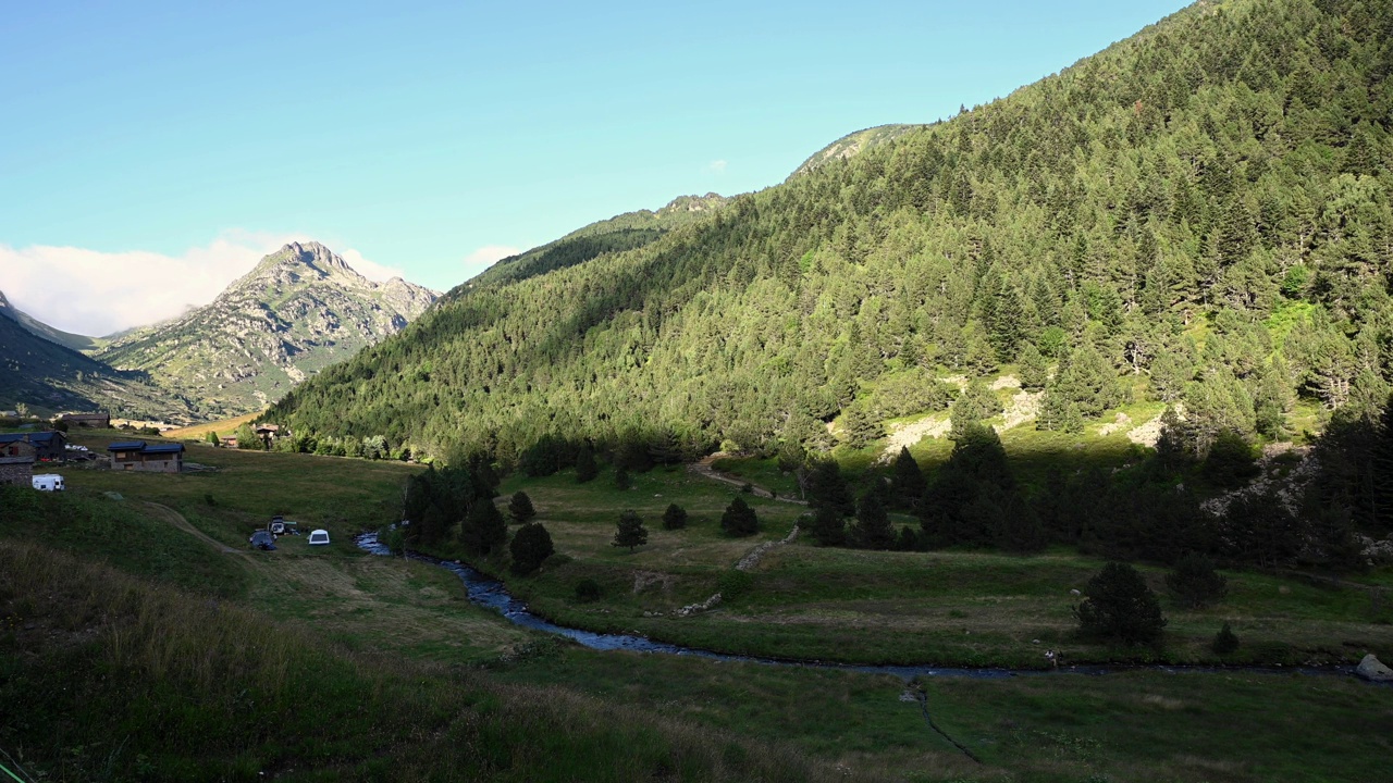 安道尔的英格斯山谷的夏天。Vall d ' Incles，安道尔视频素材