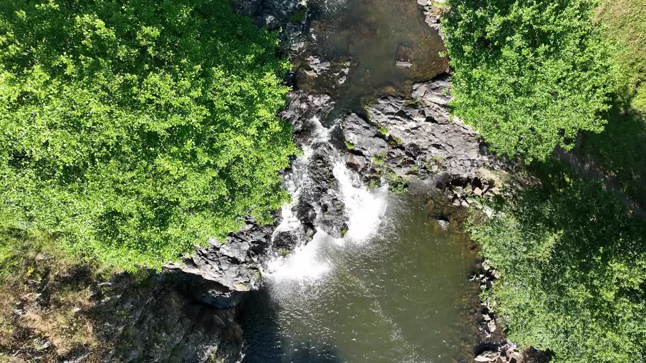 瀑布鸟瞰图视频素材