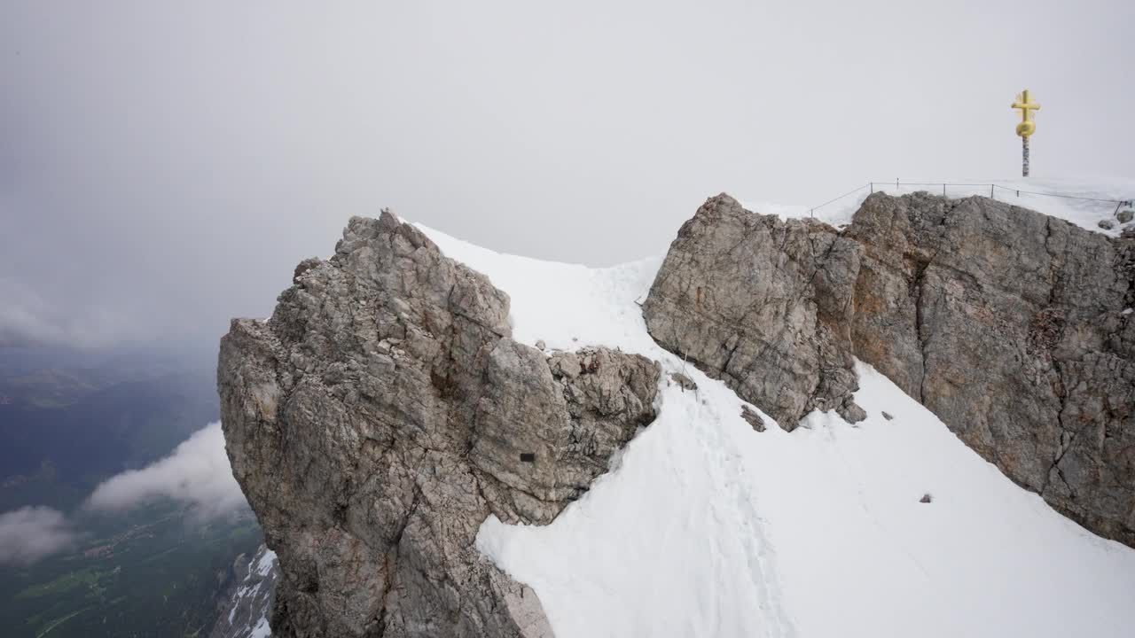 从德国最高点Zugspitze看到的风景。视频素材