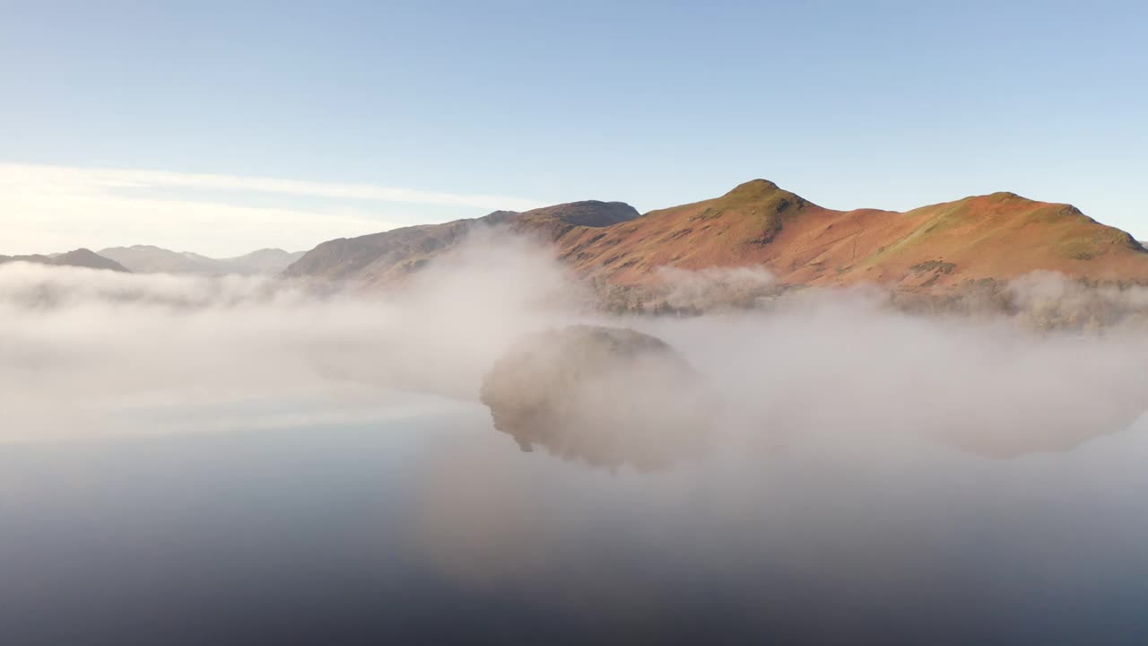 迷雾湖Derwentwater, Keswick，湖区，英国。视频素材