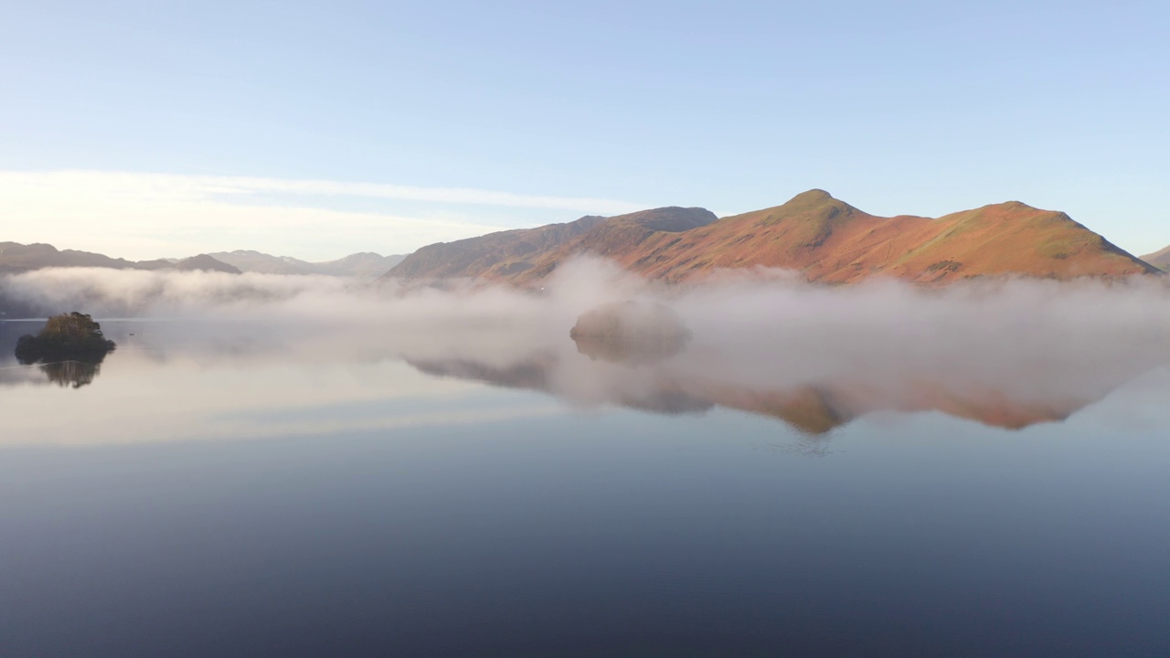 英国湖区Derwentwater的山影。视频素材