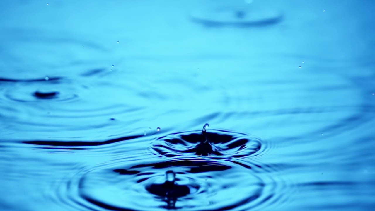 雨水滴慢动作视频素材