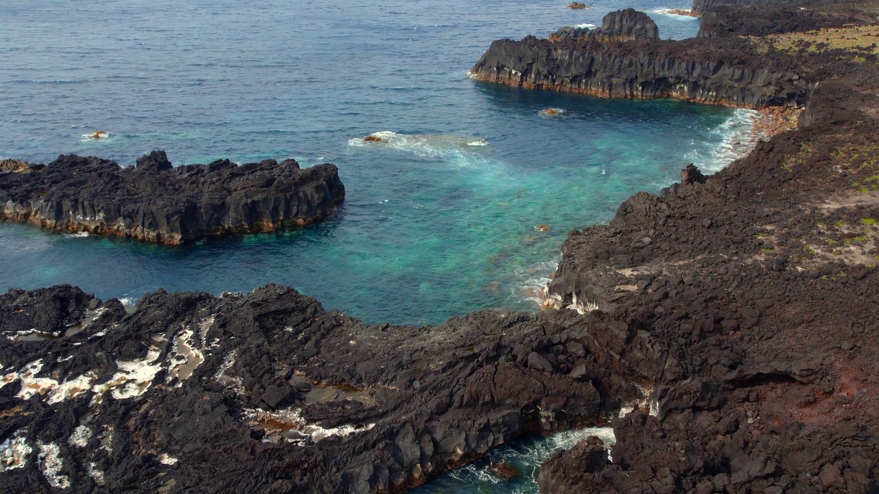 圣米格尔是亚速尔群岛中最大的岛屿，这里有岩石海岸和大西洋的景色。葡萄牙视频素材