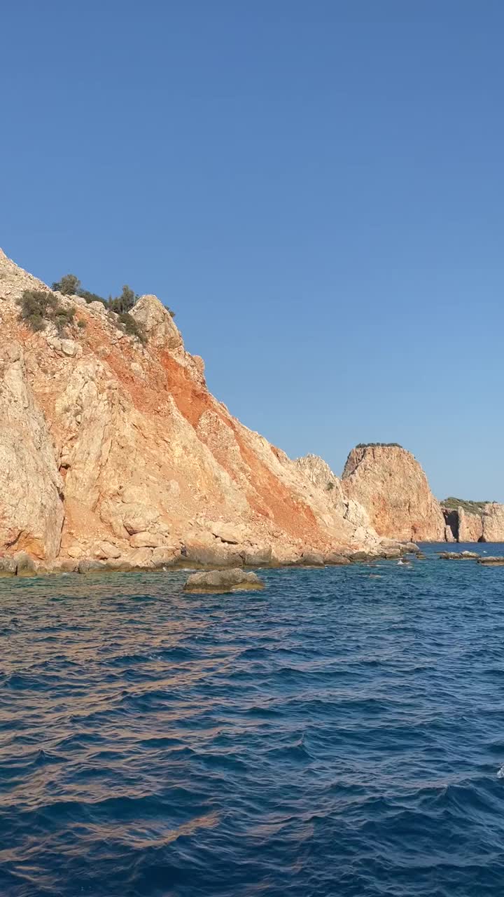 地中海的岩石视频素材