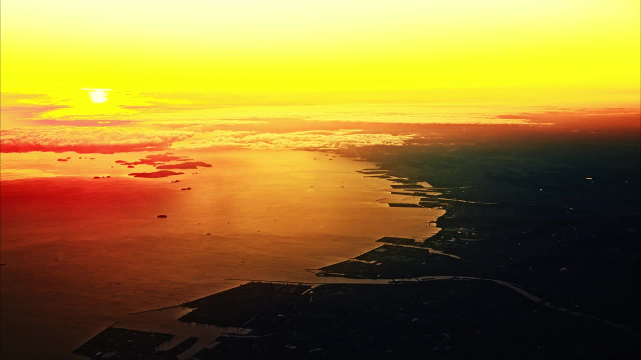 晚上，我在神户上空拍了一张大阪湾夜景的照片。视频素材