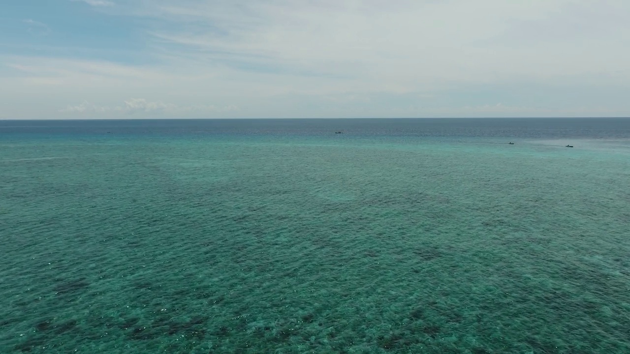 菲律宾蓝绿色海水的海面。视频素材