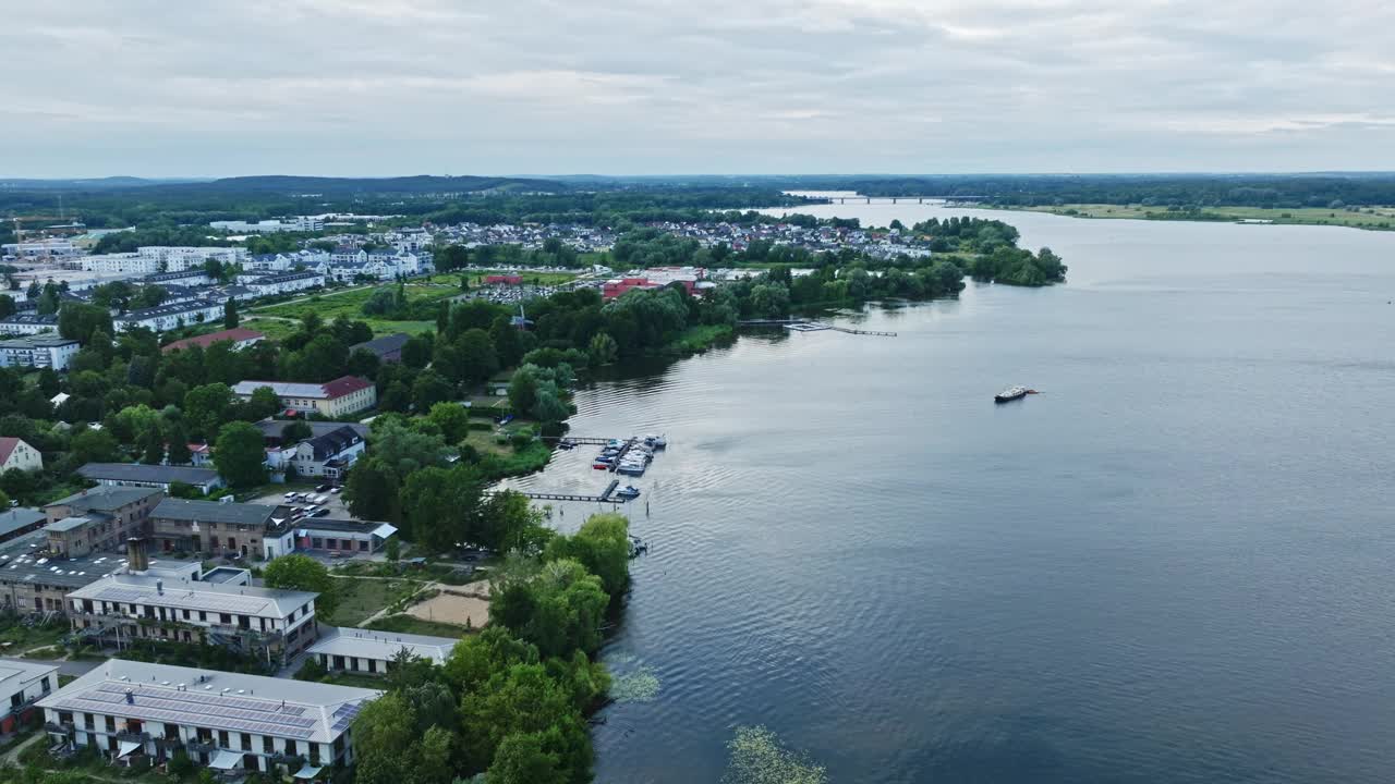 德国Werder (Havel)的Großer Zernsee鸟瞰图视频素材