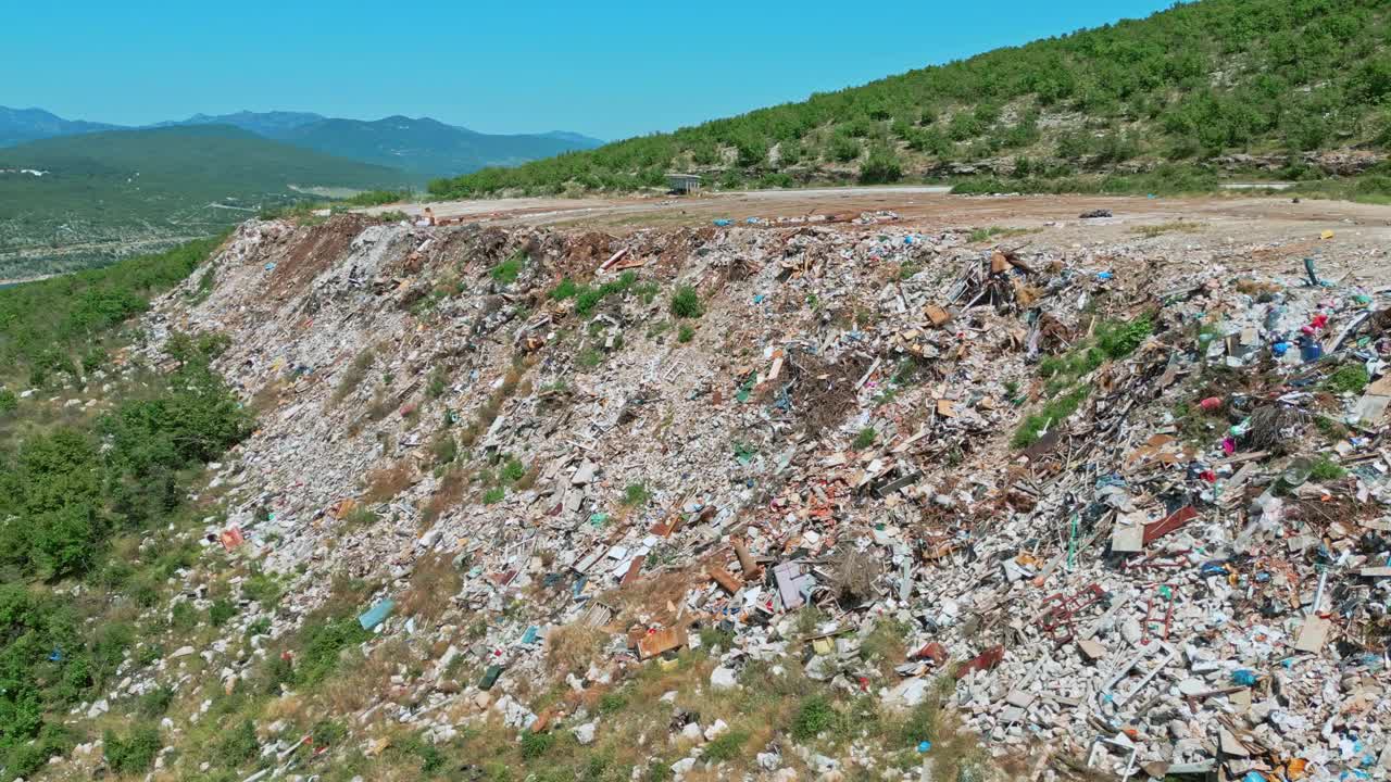 大型非法倾倒场地污染环境视频素材