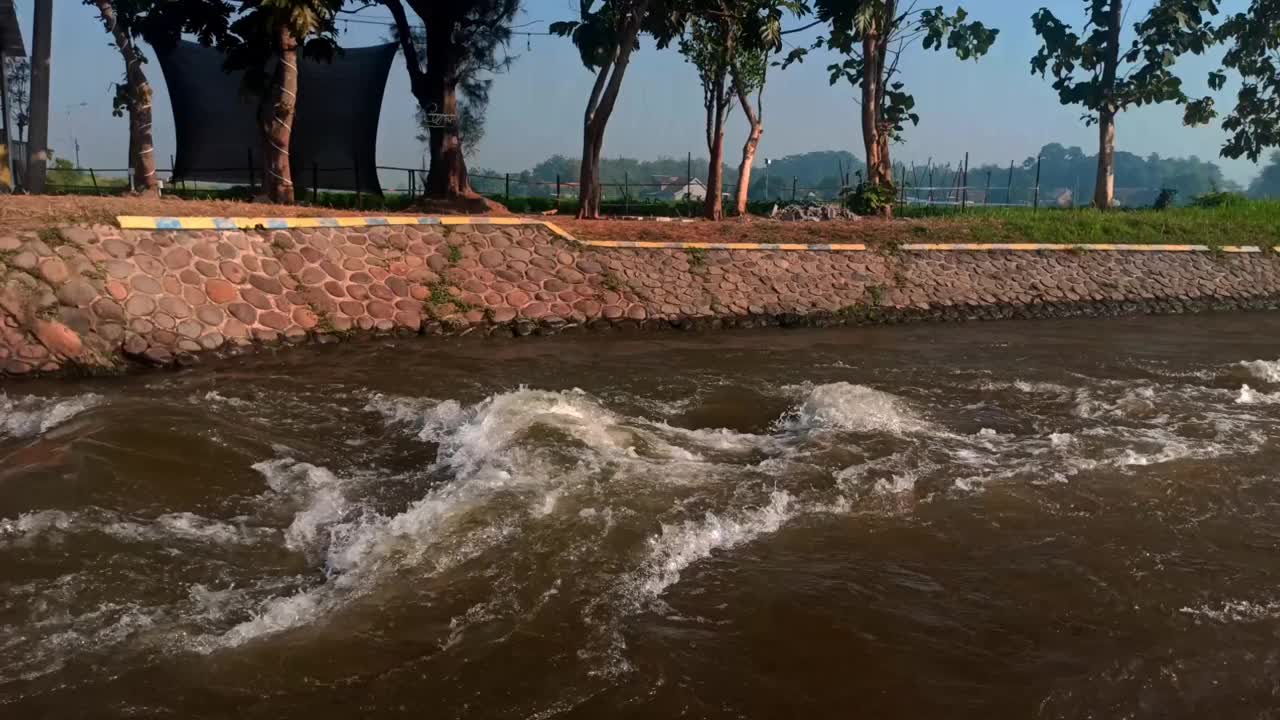 河水流速非常快视频素材