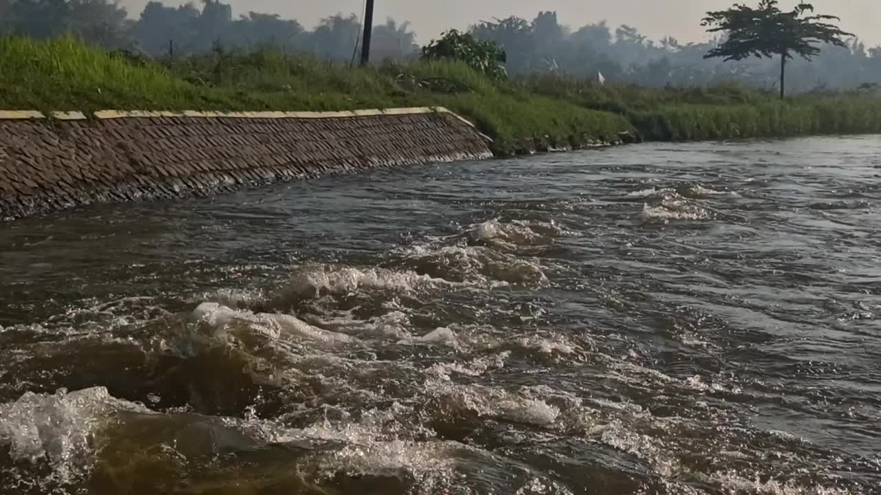 河水流速非常快视频素材