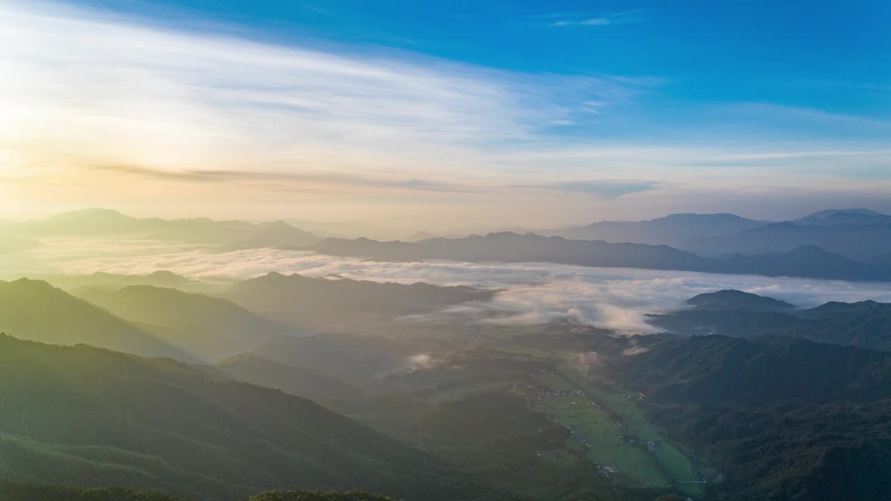 日出云海在山谷视频素材