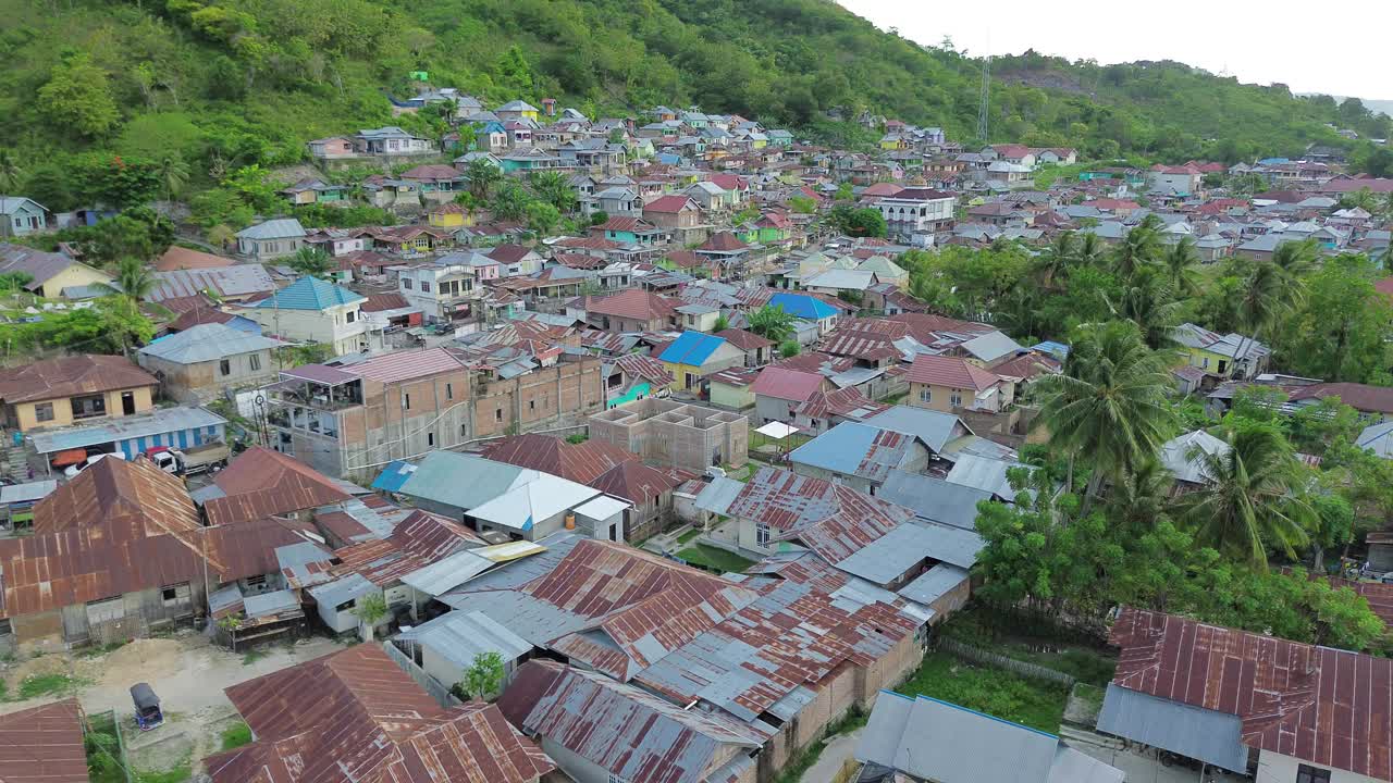 房屋鸟瞰图。人口密集的居住区鸟瞰图视频素材