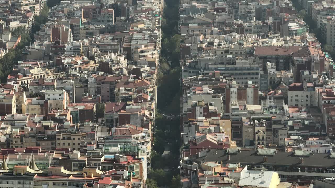 白天巴塞罗那市中心著名的生活街区交通街道航拍全景4k西班牙视频素材