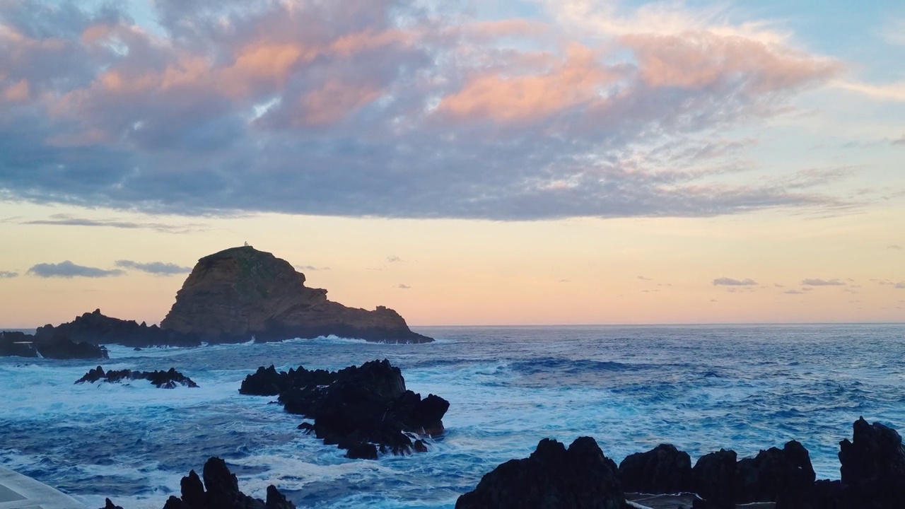 葡萄牙马德拉岛海岸的美丽日落视频素材