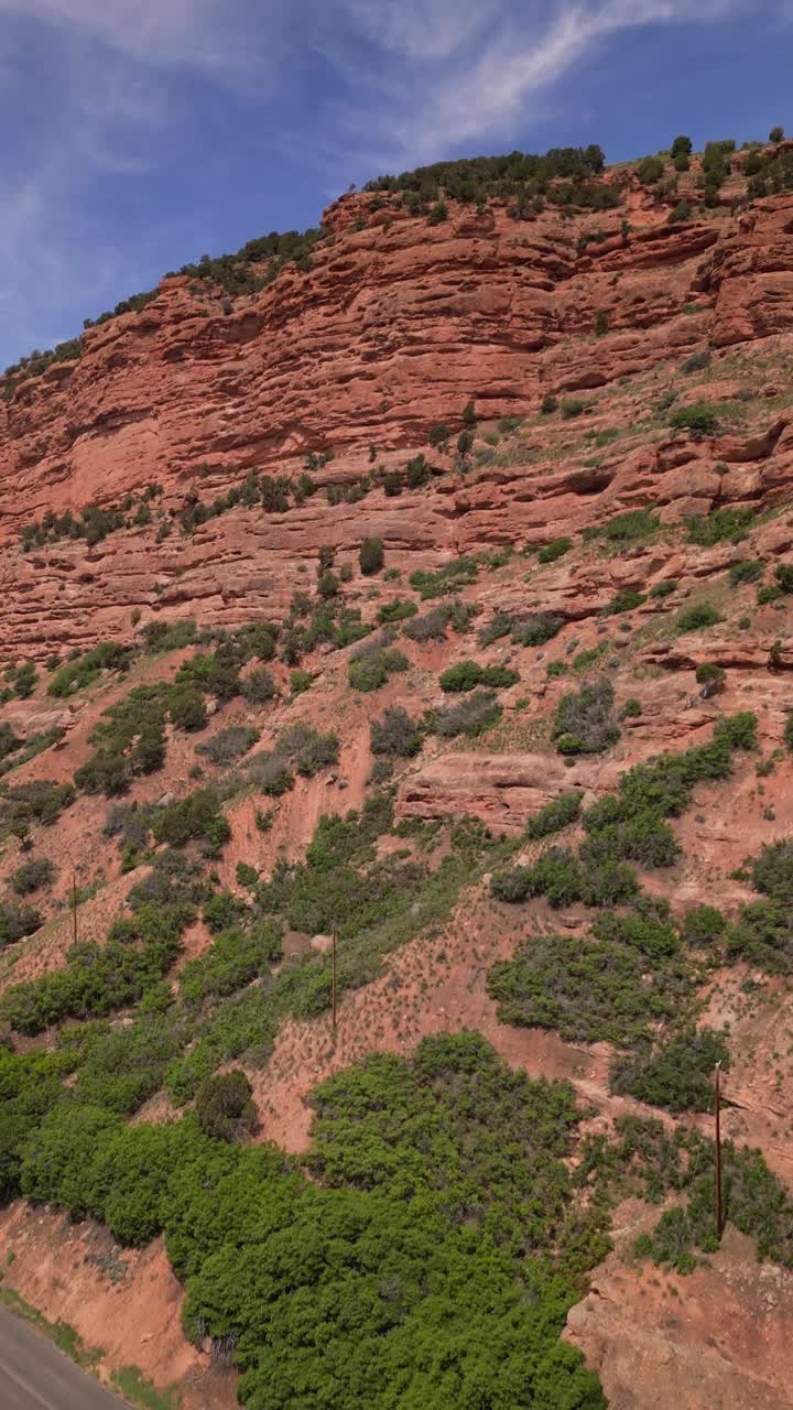 风景秀丽的砂岩和石灰岩峡谷在犹他州峡谷视频素材