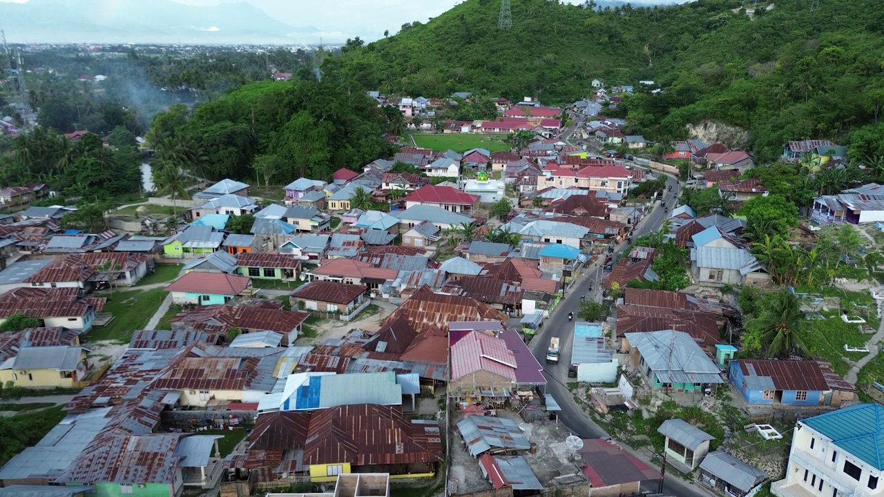 房屋鸟瞰图。人口密集的居住区鸟瞰图视频素材