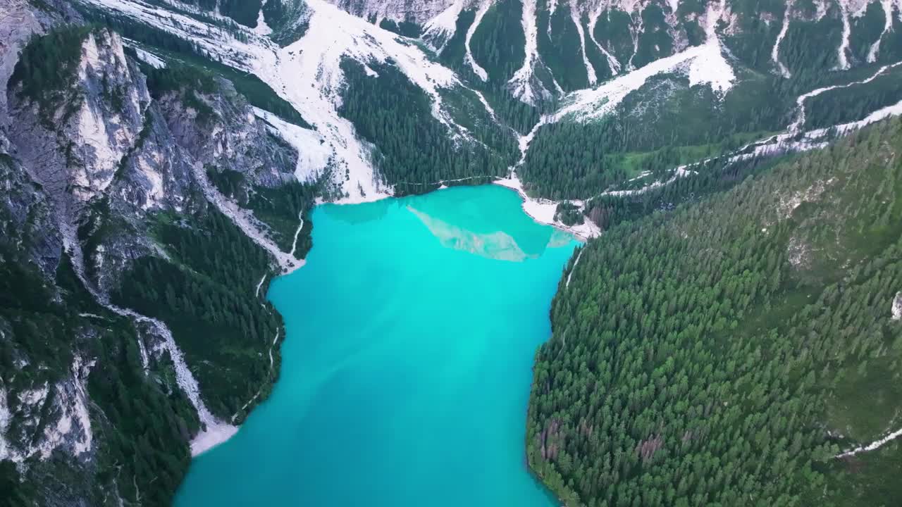 日出时的布拉伊斯湖，意大利白云石视频素材