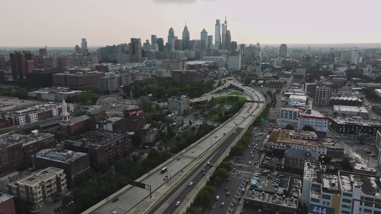 高楼林立的城市鸟瞰图视频素材