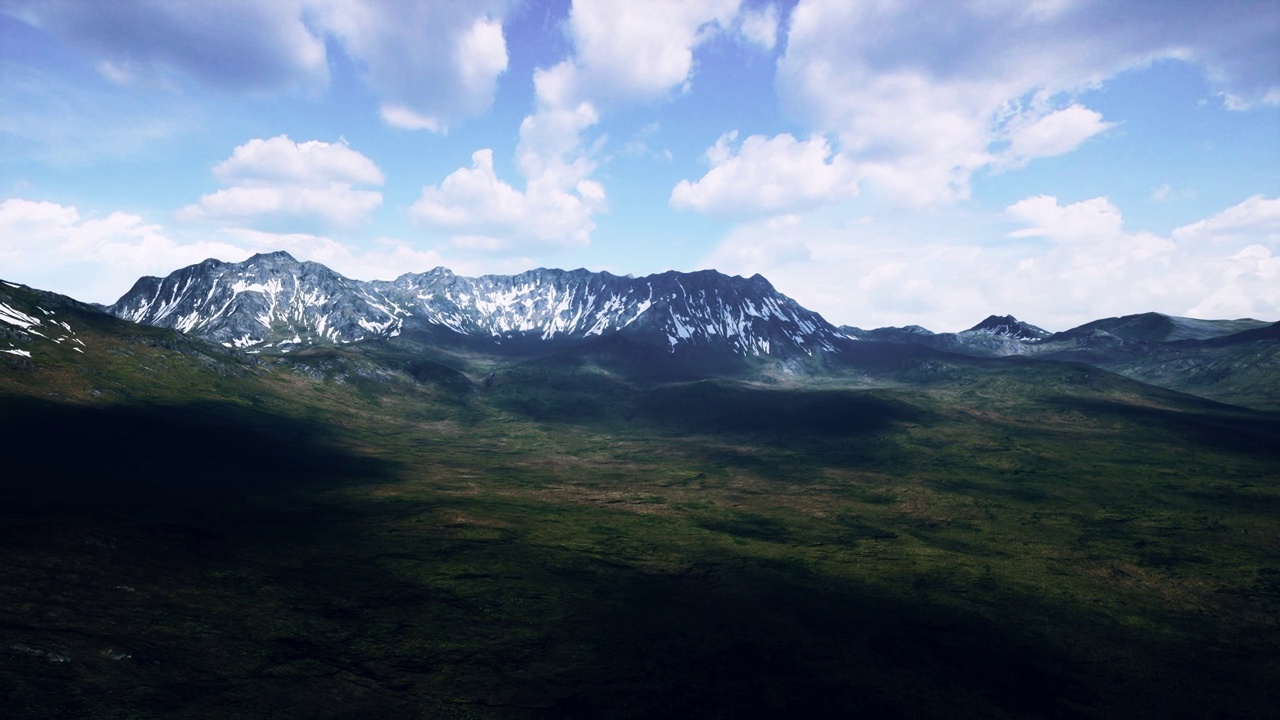 阳光明媚，可以看到雪山和草地视频素材