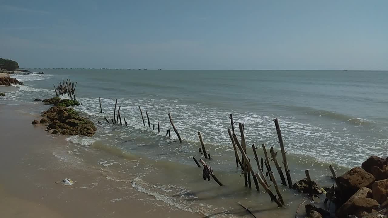 大海，天空，海滩。节日的背景视频下载