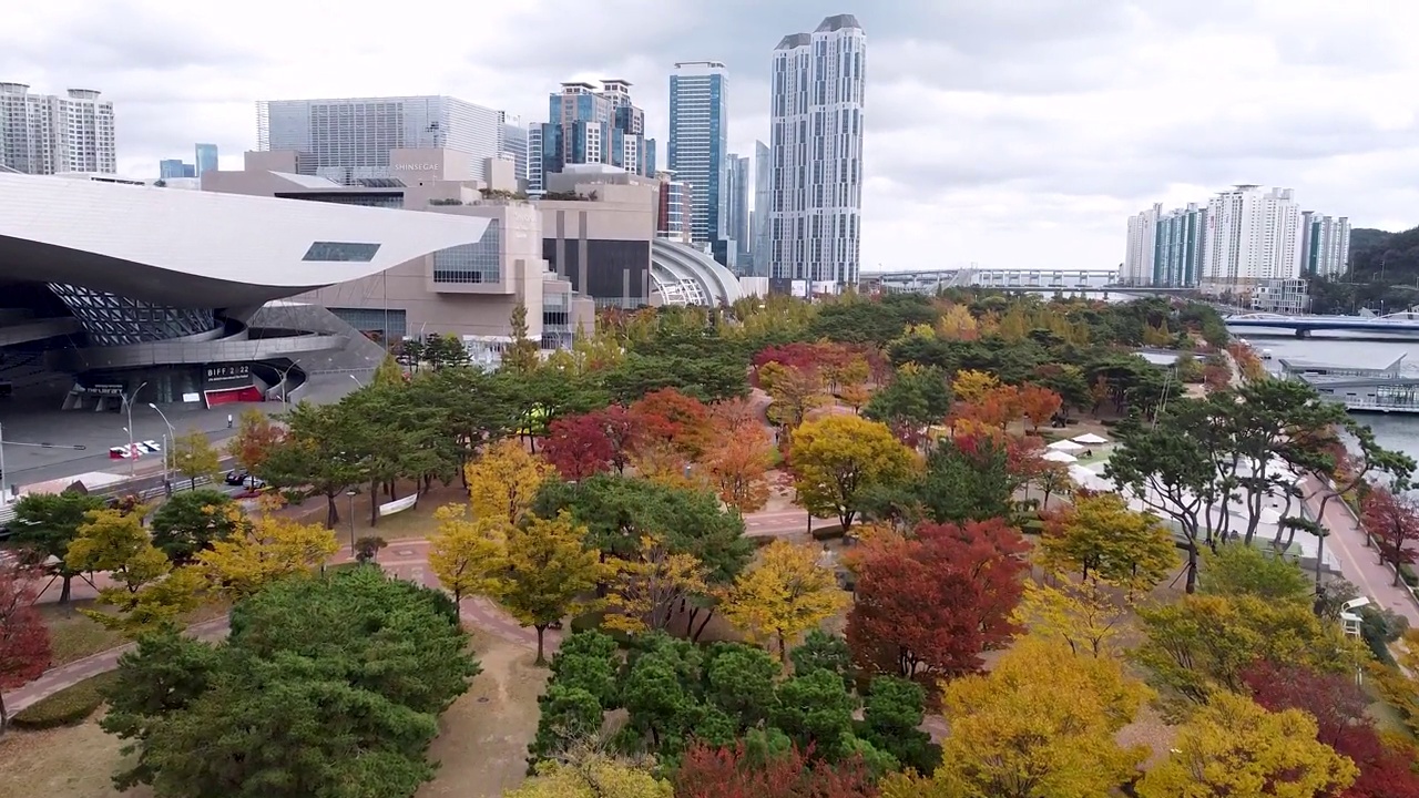 鸟瞰秋季Naru公园，Centum City，海云台，釜山，韩国，亚洲视频下载