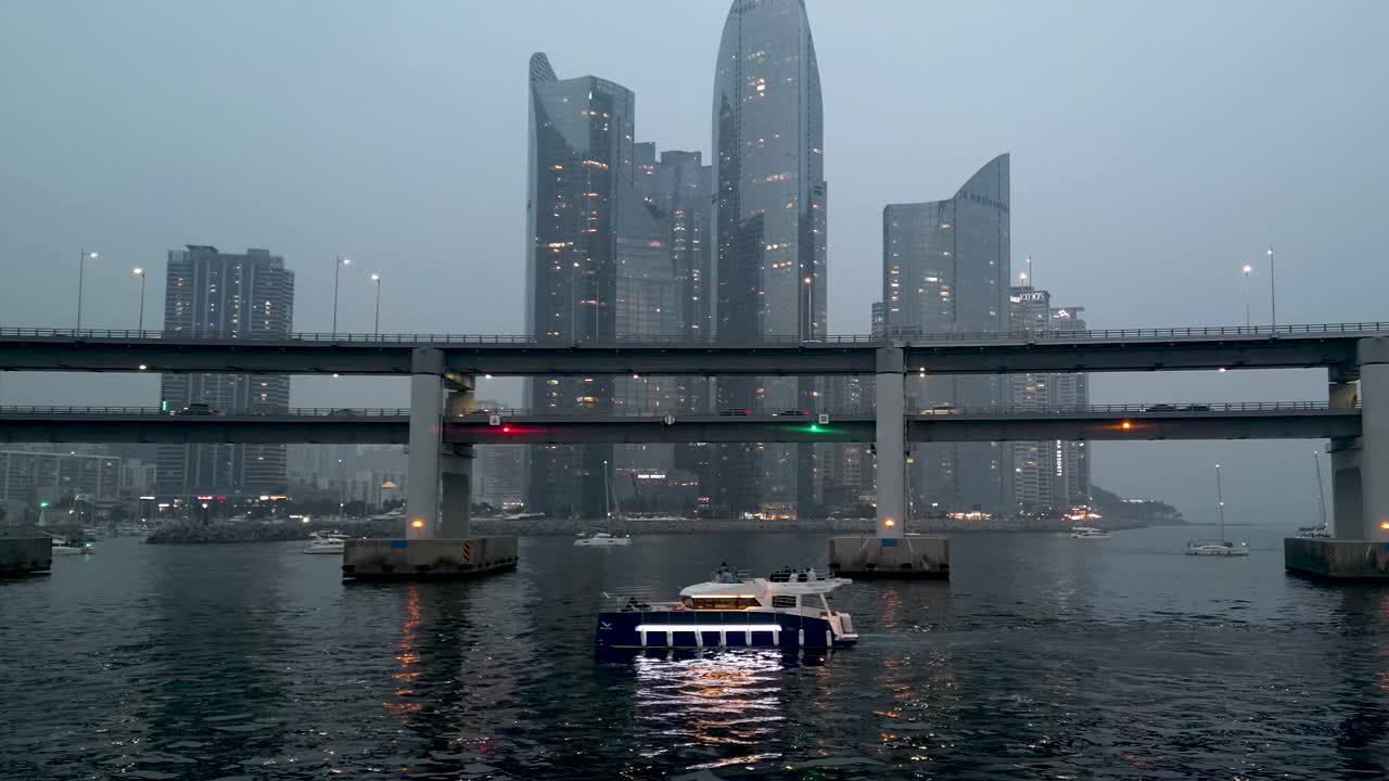 海云台河游船和海洋城市，海云台，釜山，韩国，亚洲视频下载