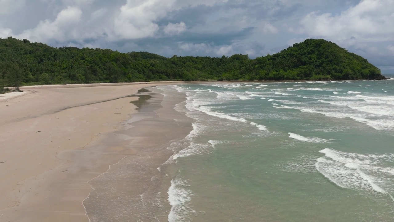 热带沙滩海景。马来西亚婆罗洲,。视频素材