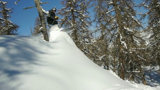 freride新鲜雪枕头跳视频素材