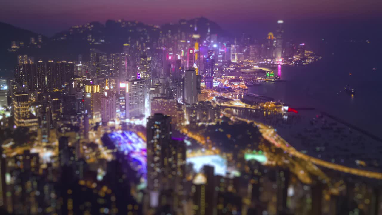 香港城市天际线的夜间超缩鸟瞰图视频素材