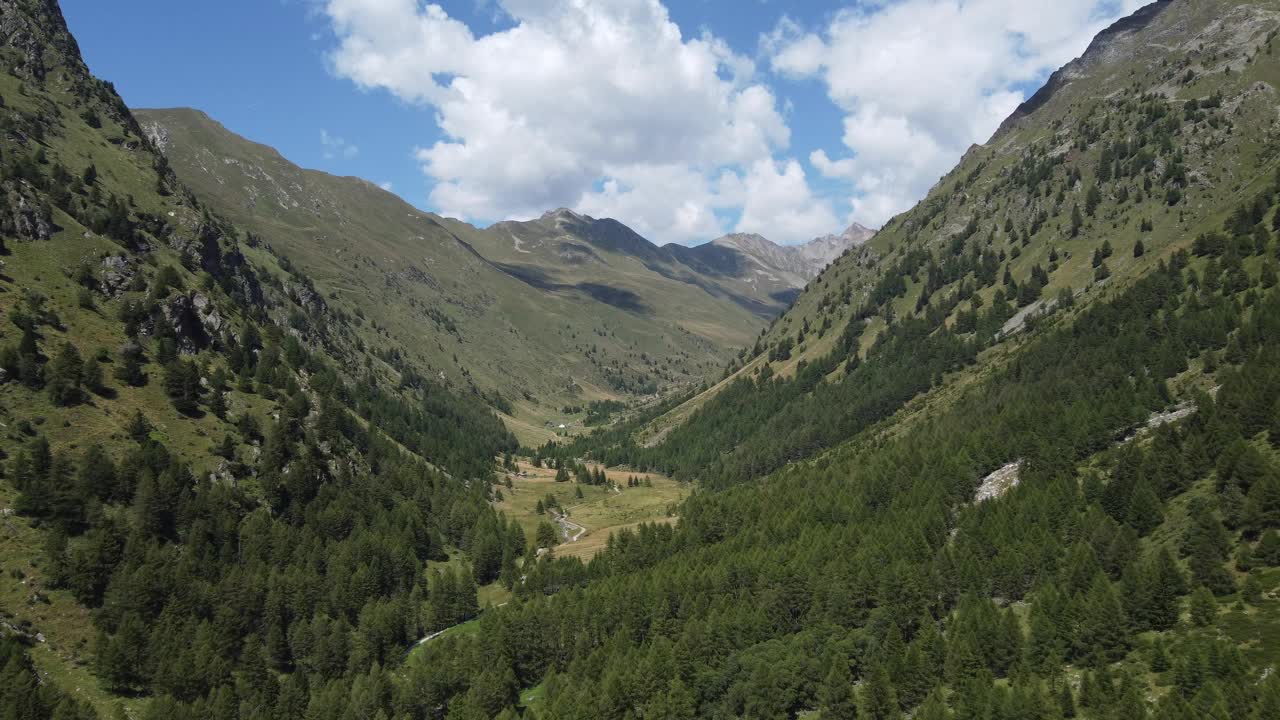 意大利高山峡谷鸟瞰图视频素材