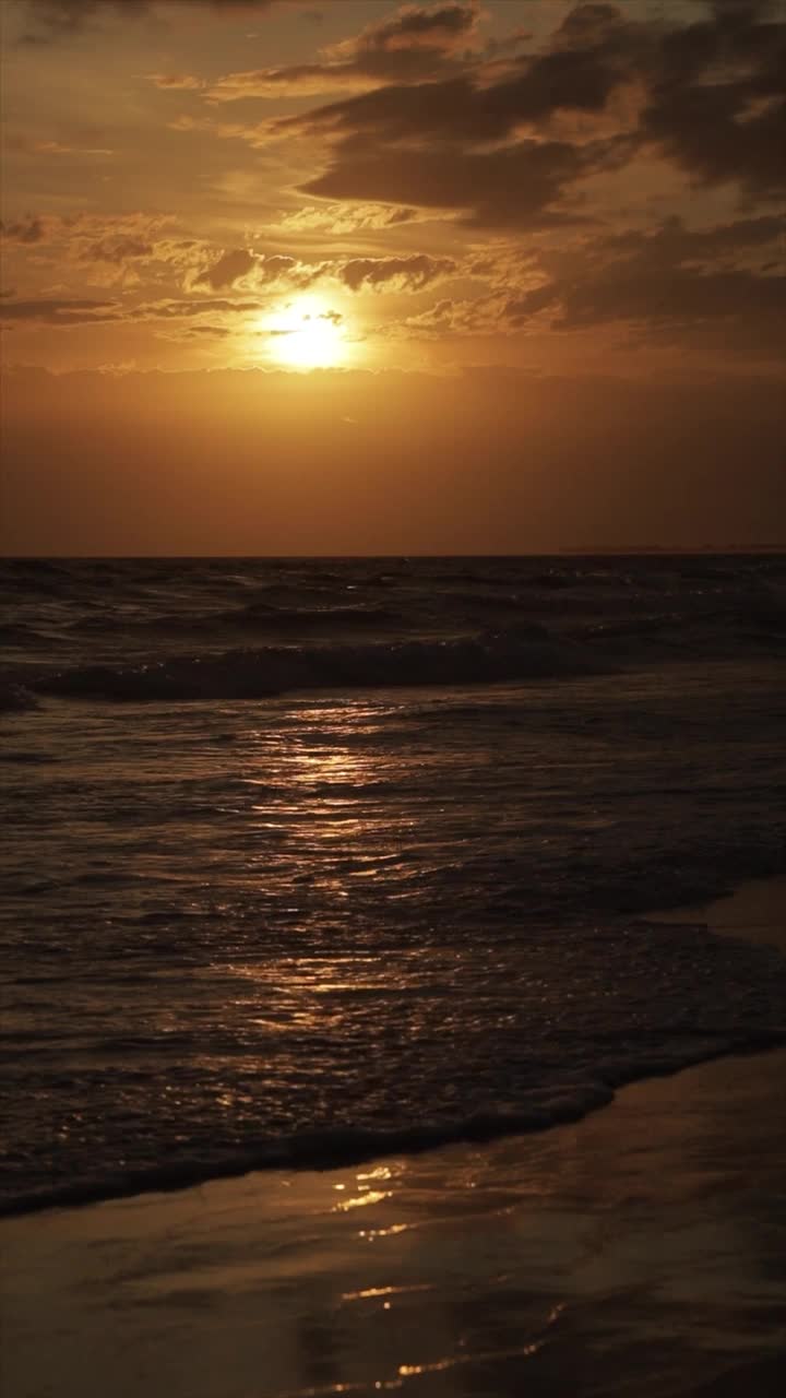 海滩上的日落视频下载