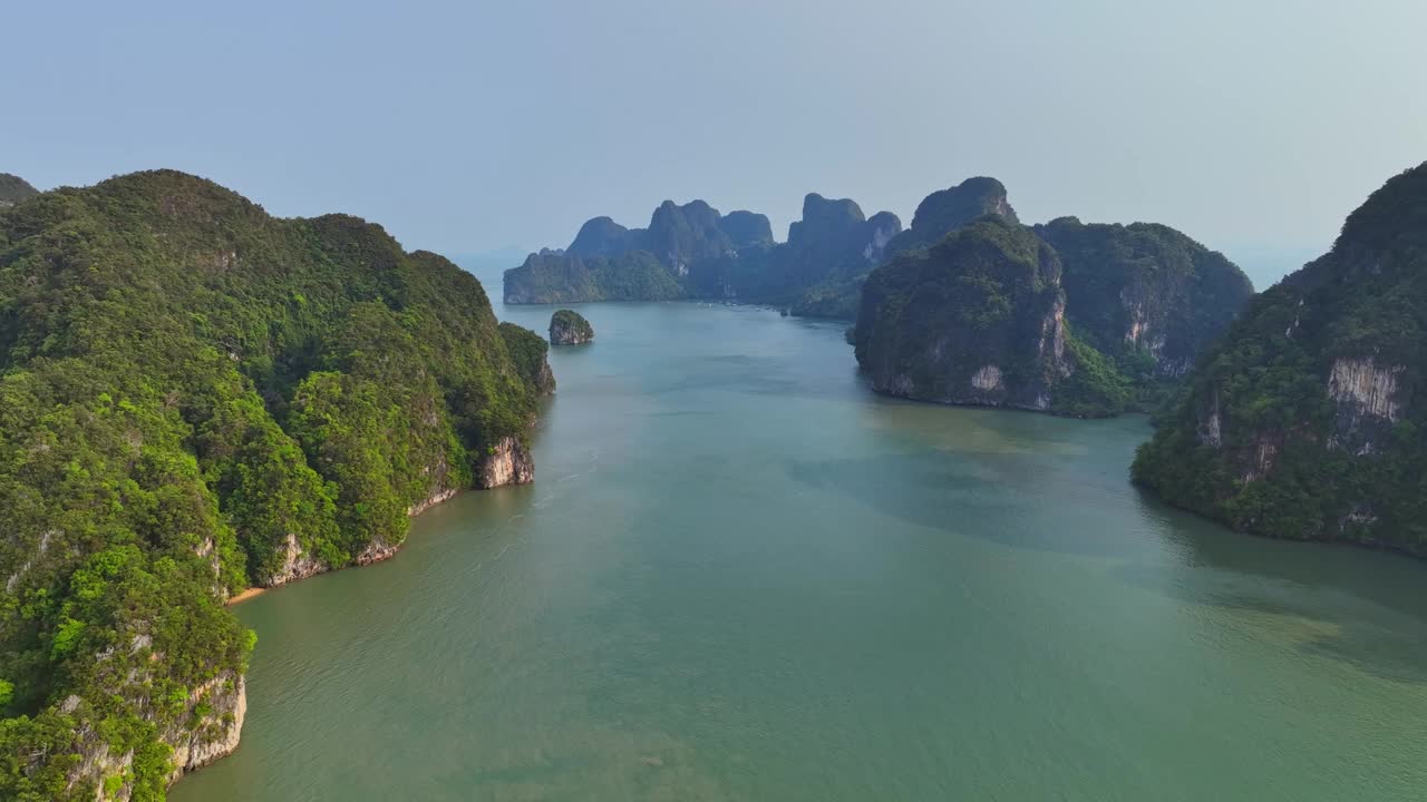 空中向后飞，揭示美丽的岛屿，甲米，泰国视频素材