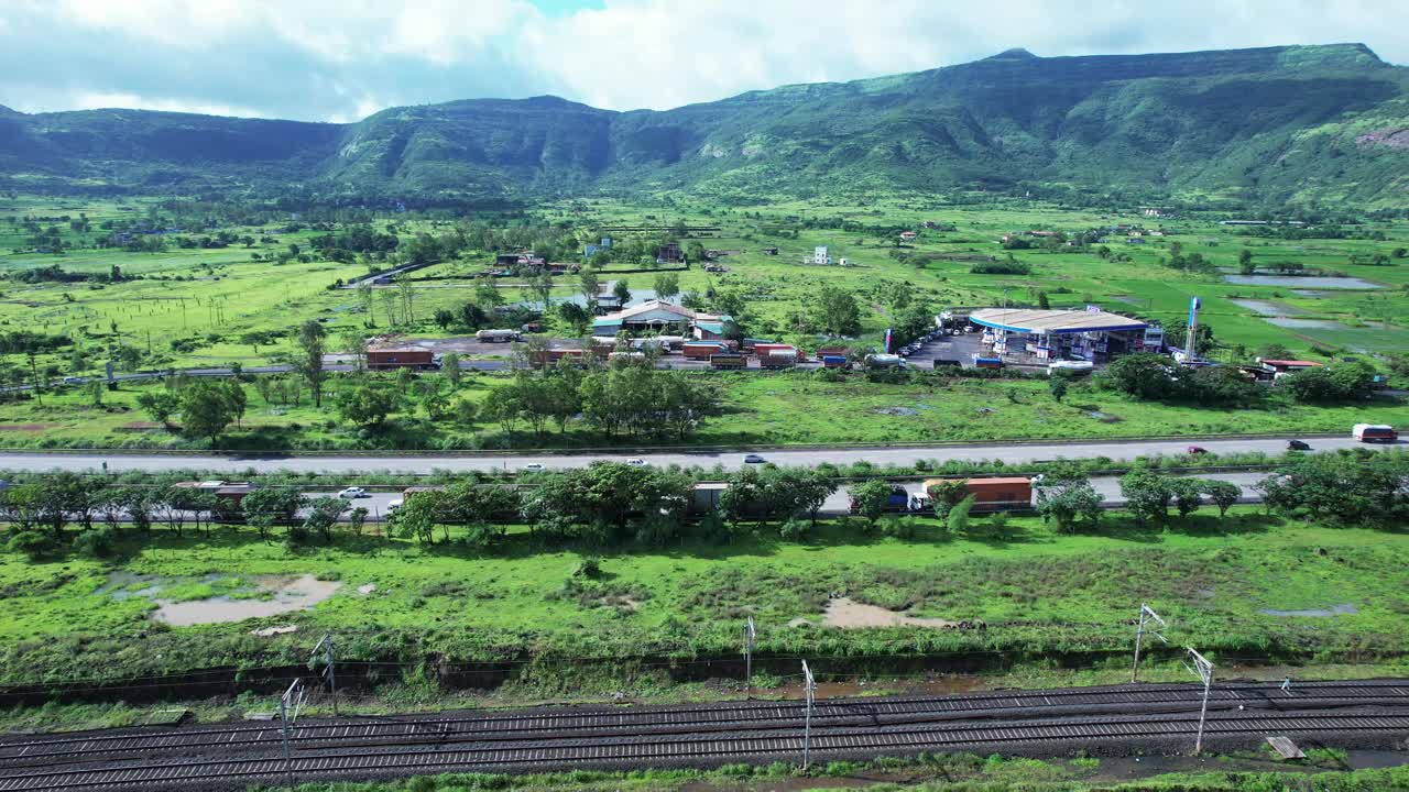 季风期间的高速公路视频素材