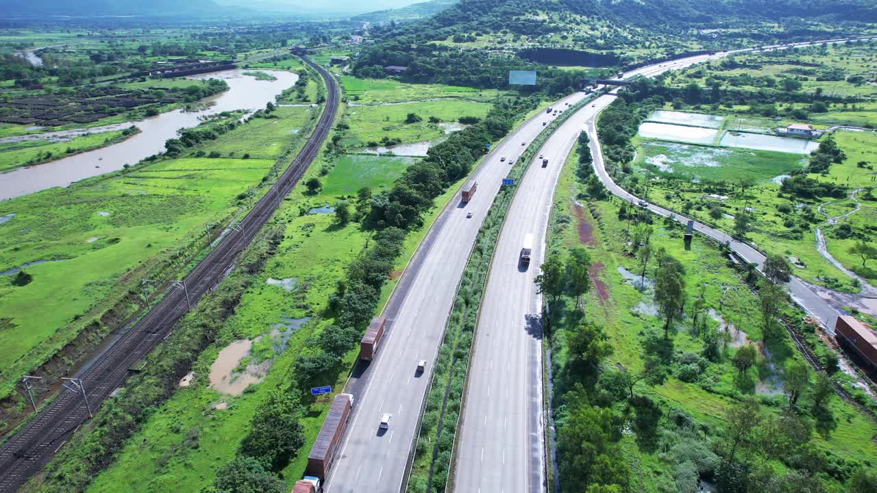 季风期间的高速公路视频素材