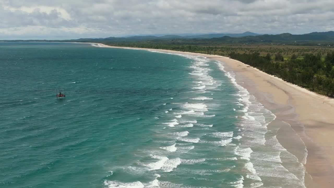 热带沙滩海景。马来西亚婆罗洲,。视频素材