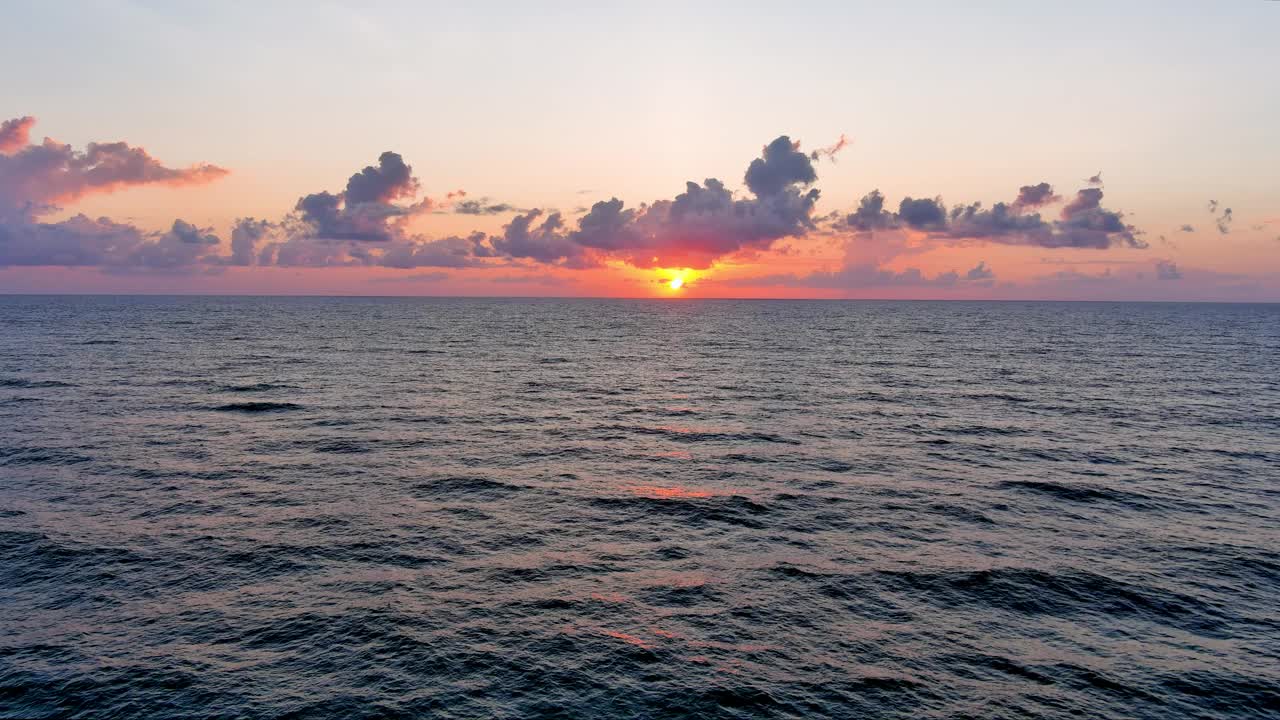 圣奥古斯丁佛罗里达海滩日出空中拉回视频素材