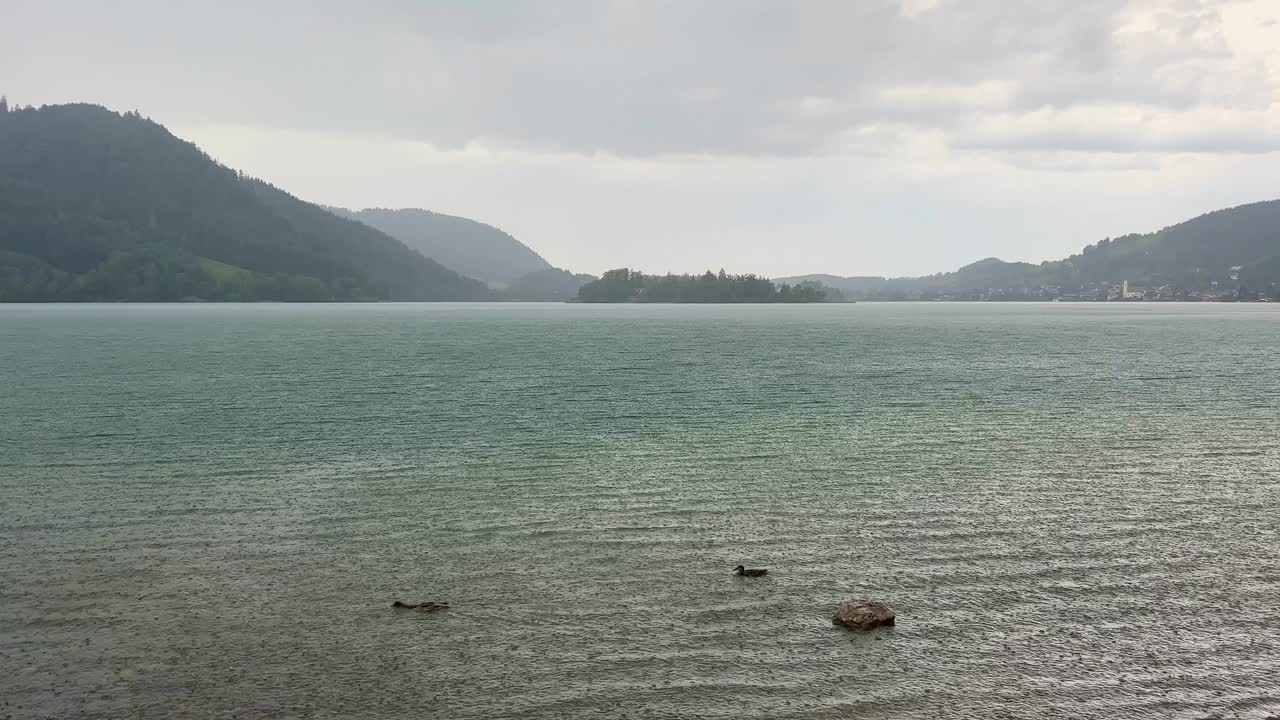 施莱尔湖的雨视频下载