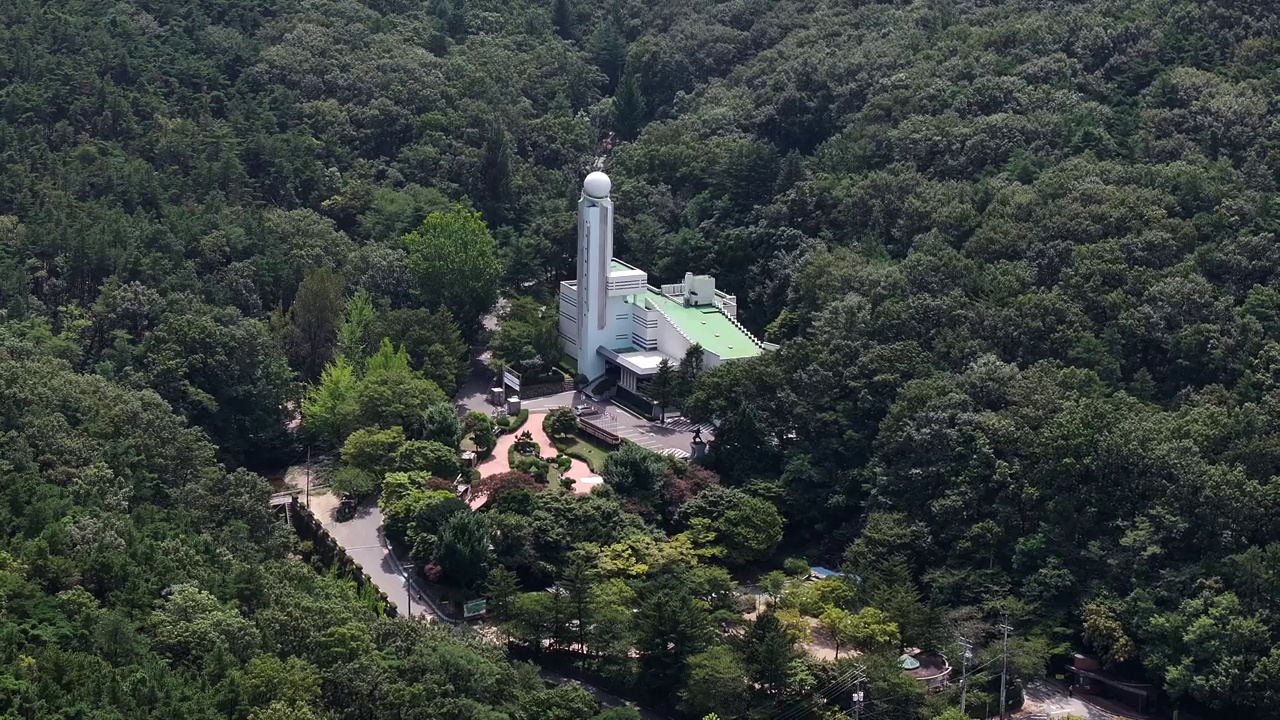 韩国大邱南区狎山和洛东江胜利纪念馆的自然风光视频素材