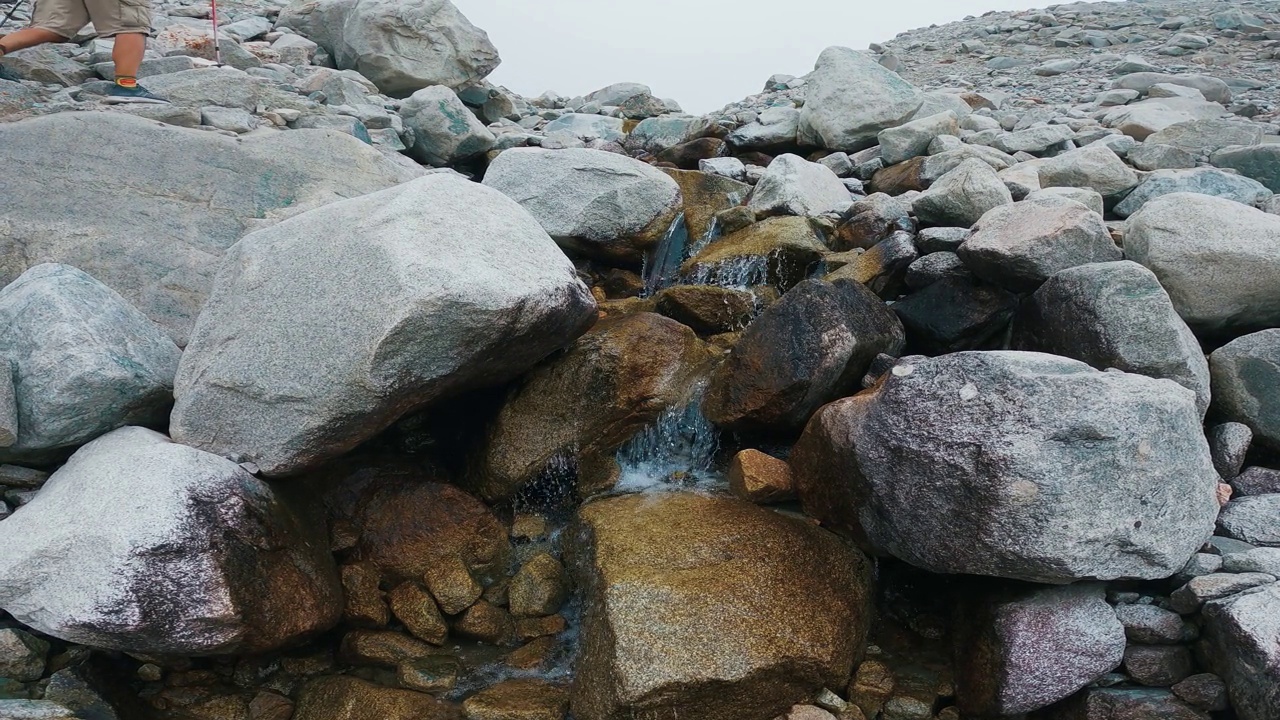 山间小河的河道视频下载