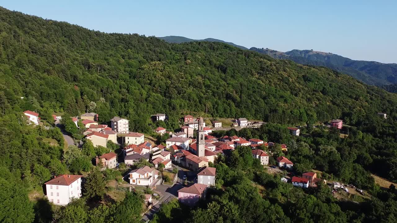 意大利小山村鸟瞰图视频下载