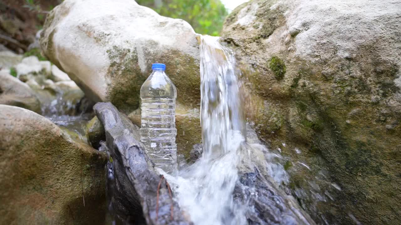 塑料水瓶天然水源视频下载