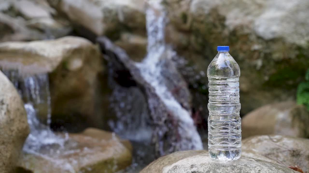 塑料水瓶天然水源视频下载