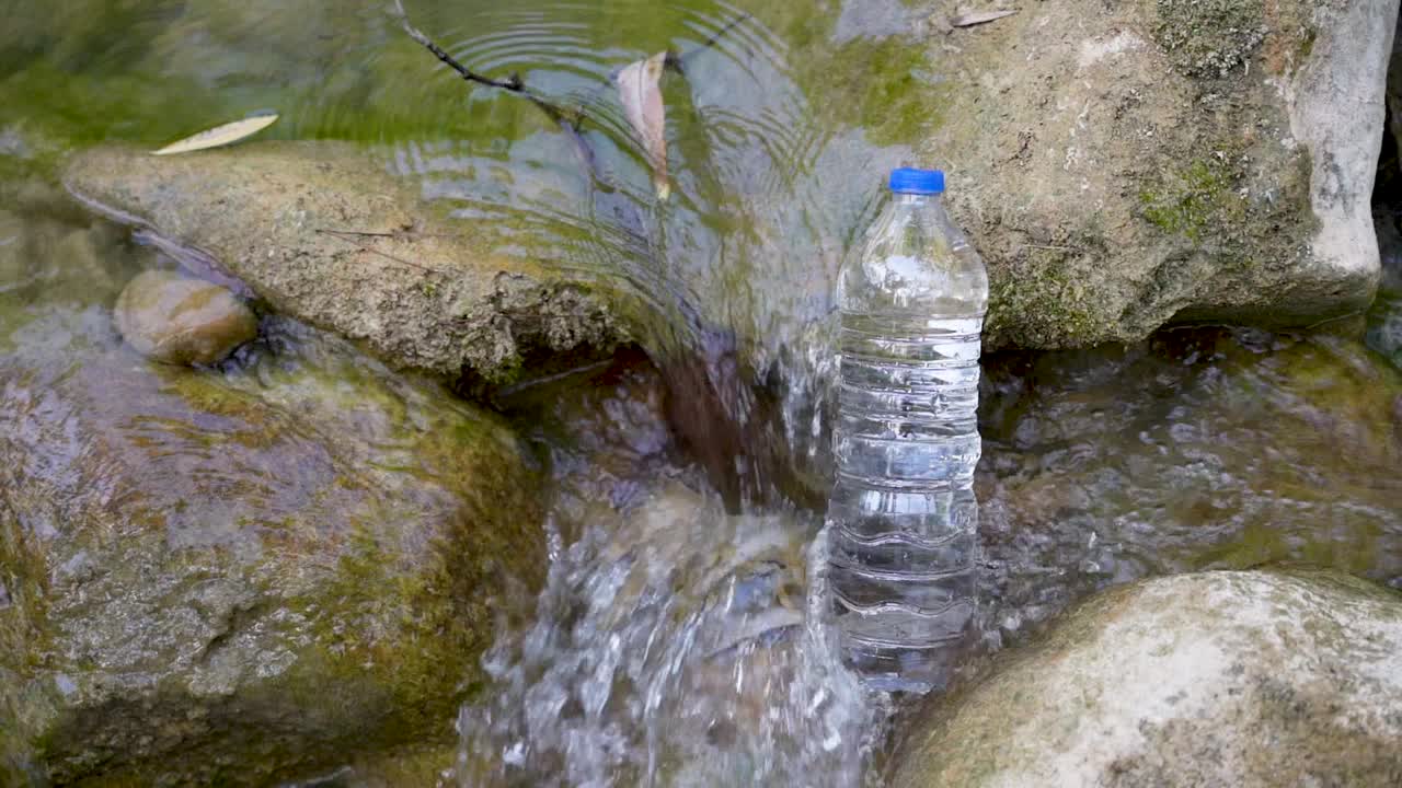 塑料水瓶天然水源视频下载