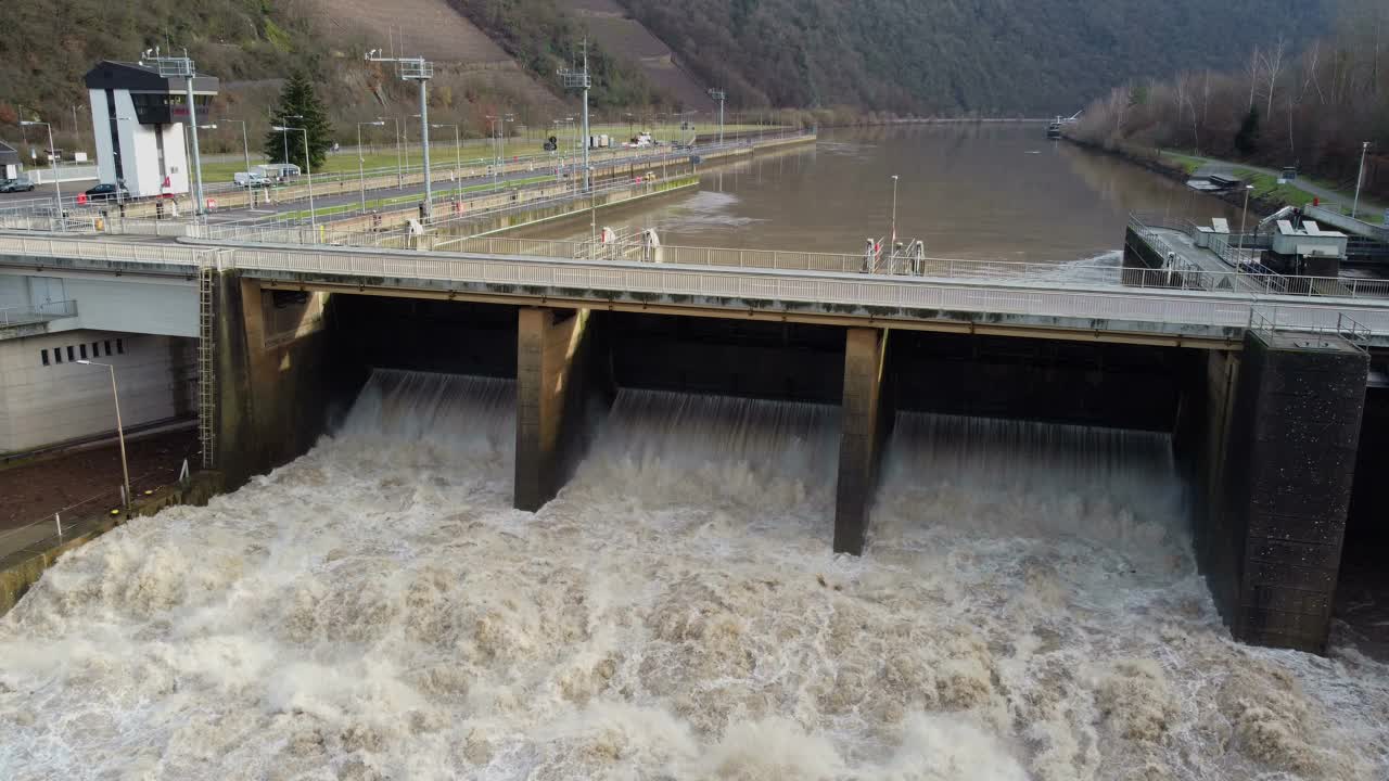 洪水，德国塞里格堰的高水位视频素材