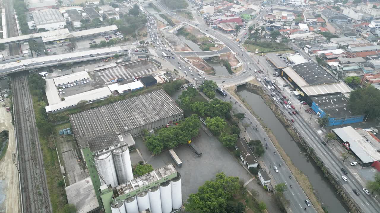 城市交通鸟瞰图，高角度视图，无人机俯视图视频素材